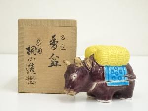 琴浦窯　三代　和田桐山造　干支丑香合（共箱）